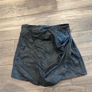 Black Faux Leather Mini Skirt/ skort size Small
NWOT